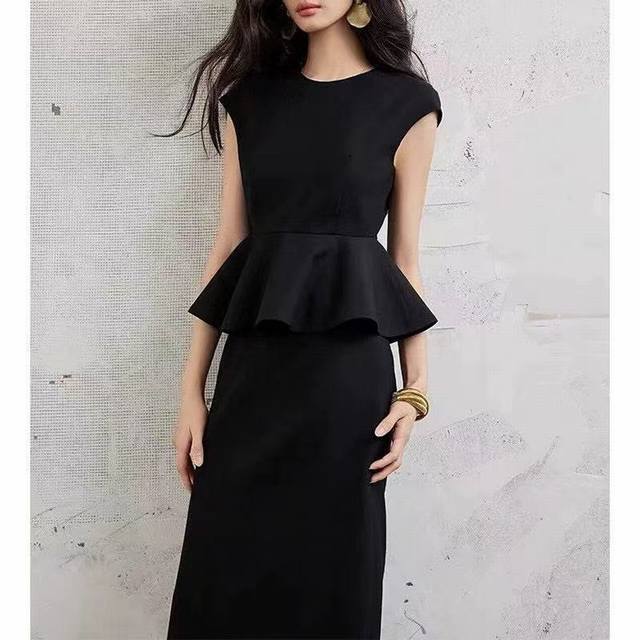 Heavy Double-John Woven Material Hepburn Style Waisted Umbrella Top & High-Waist