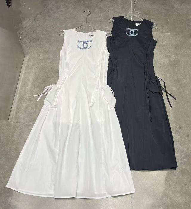 cc Vintage New Dress This Model Shows The Unique Refinement And Beauty Of Mat