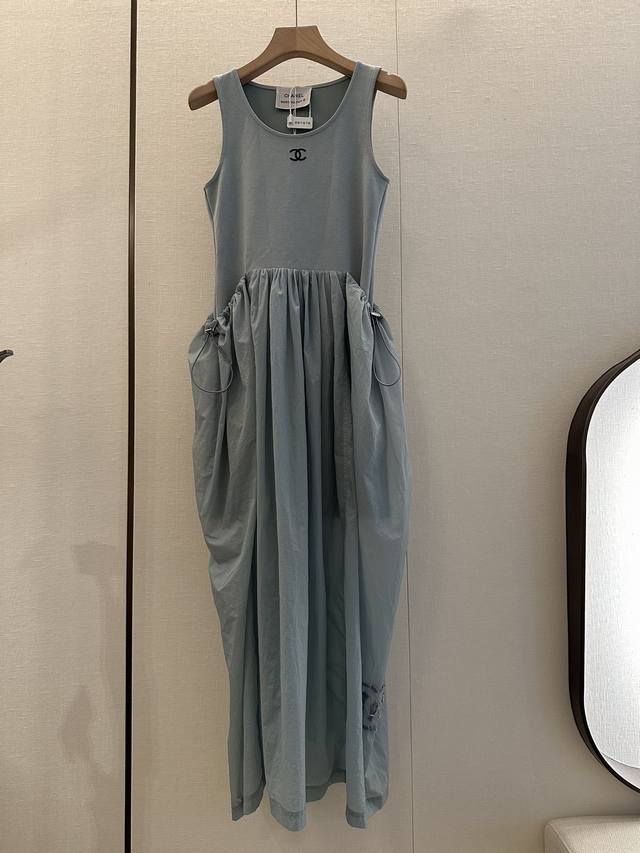 cc One-Piece Dress A Very Elegant Dress With A Body Made Of Rebound Knitted C