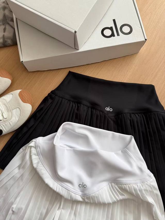 Pleated Skirt Is Simply Stunning. Classic Black And White Color Combination. Ver