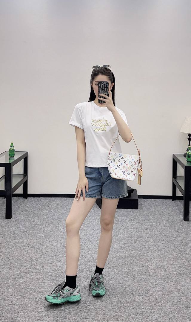 Strongly Recommends Lv*2025 Spring And Summer New Round Neck Hot Stamping Emboss