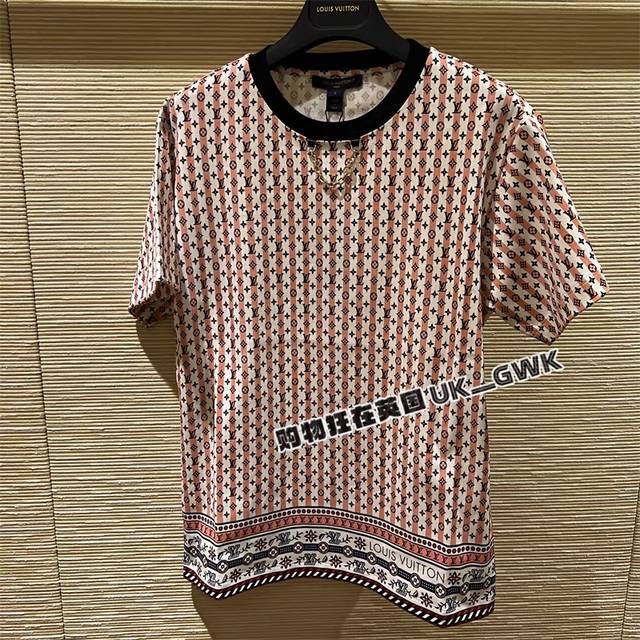 Strongly Recommends Lv*2025 Spring And Summer New Printed Splicing Chain Short-S