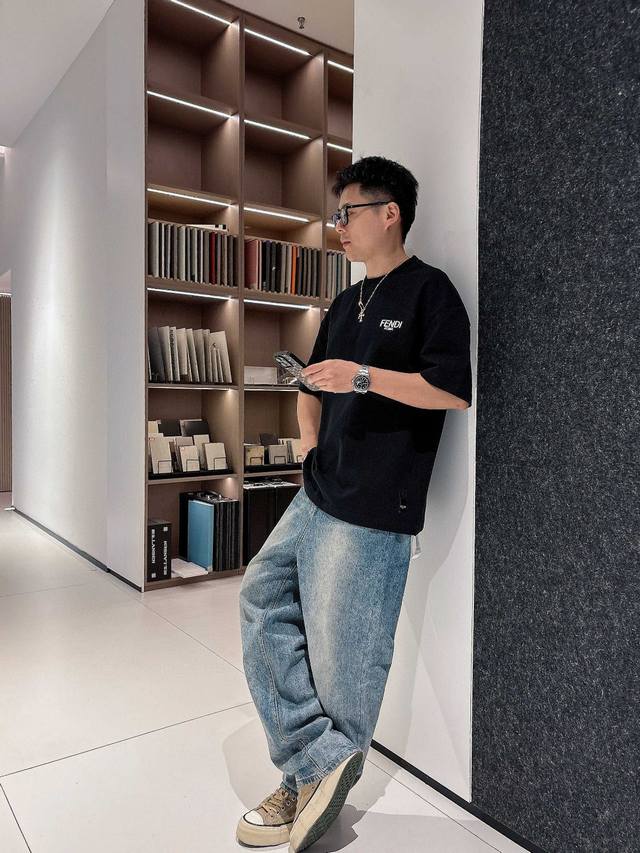 Fendi 25Ss Fendi's New Round Neck Short-Sleeved T-Shirt Is Made Of 280G Double Y