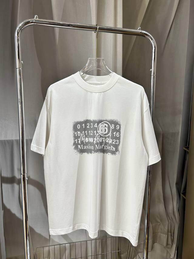 Margiela's New Mm6 Short-Sleeved Round Neck T-Shirt Design Is Avant-Garde And Fa