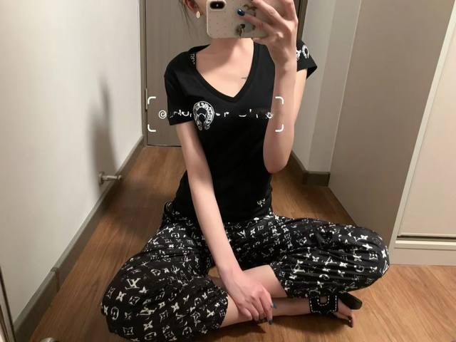 chrome Hearts V-Neck Small Version T Simple And Very Delicate Texture Is Very