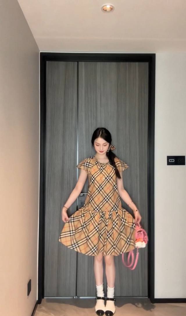 Send The Same Style Hair Band Burberr* British Style Plaid Skirt The Upper Body
