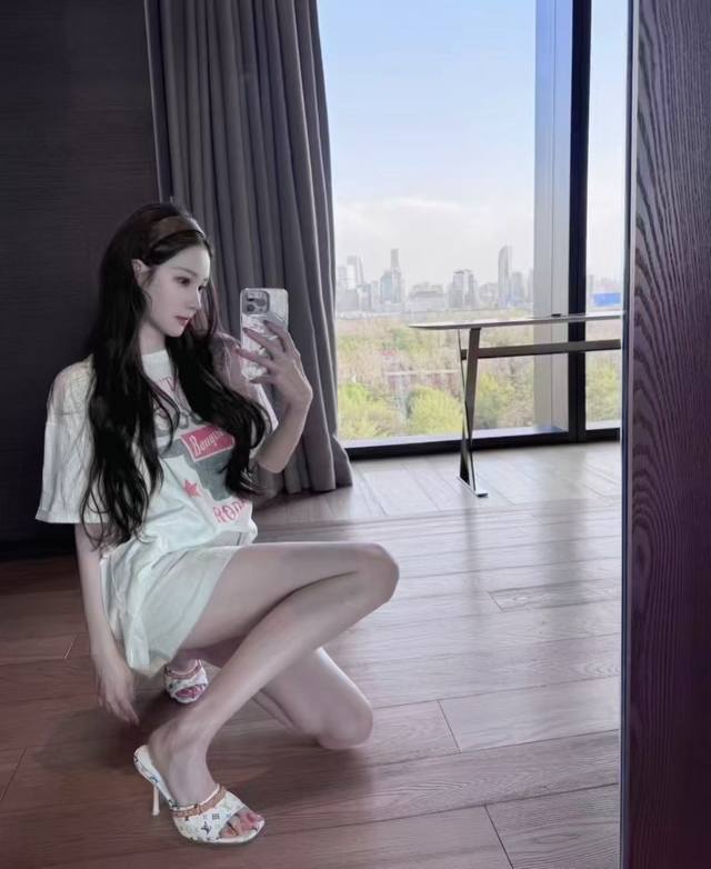 coco Distressed Printed Short Sleeves Many Internet Celebrities Have The Same