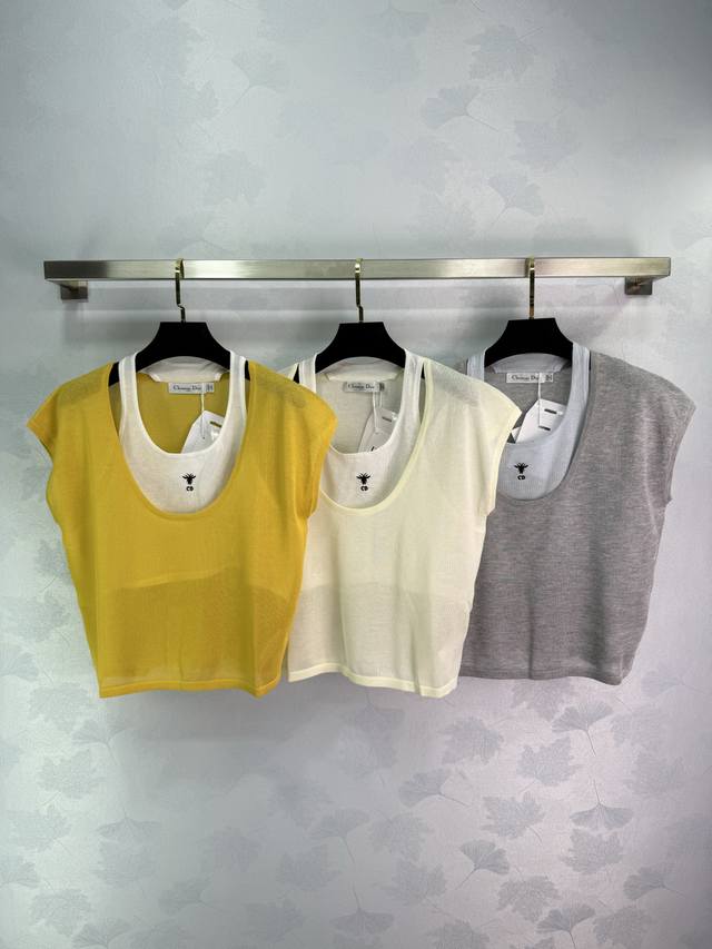 dio* Little Bee Embroidery Knitted Top Classic Three Colors Available Yellow,