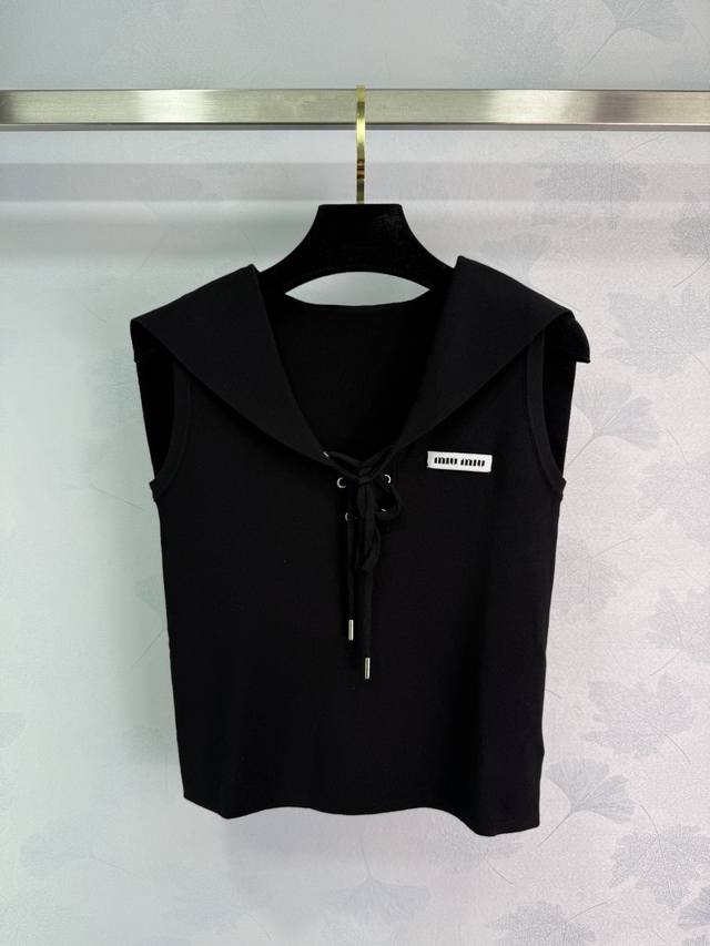 miu Mi Black Navy Collar Vest Is Simple And Generous. The Bow Tie Design On T