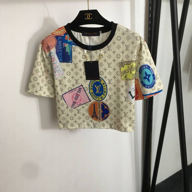 Style No. 20253288 Lv* New Old Flower Logo Print Chain Decoration Round Neck Sho