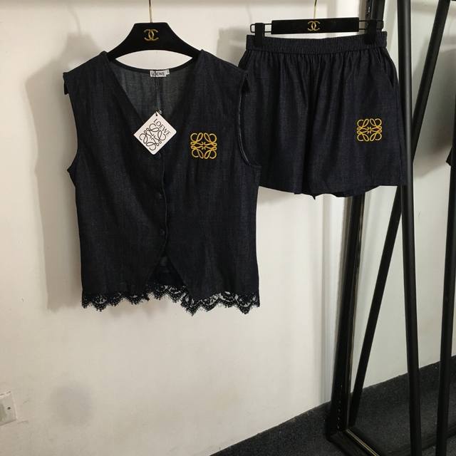 Style No. 20253284 Loew* New Denim Suit Logo Embroidery Lace Patchwork V-Neck De