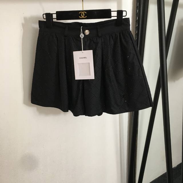 Style No. 20253278 Chane* New Plaid Rhinestone Shorts Black Sml M Waist 70 Lengt