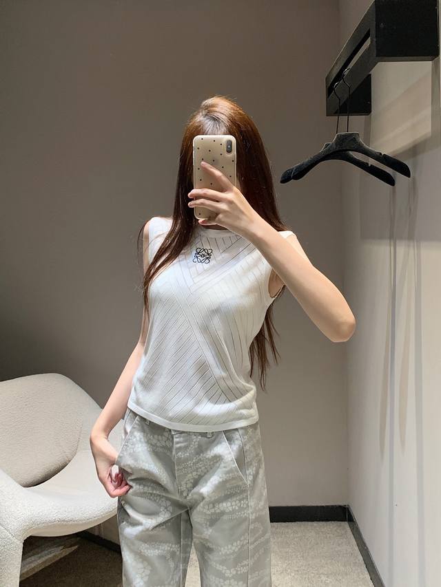 loew* 25Ss Spring And Summer New Totem Embroidered Knitted VestExclusive High