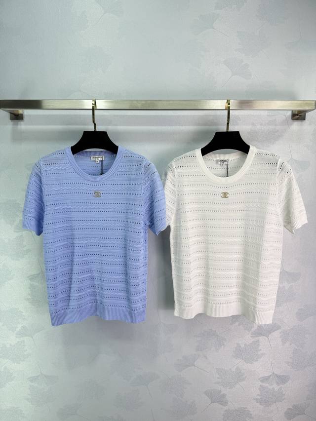 chane* Short-Sleeved Knitted Top In Blue And White With Round Neck And Short