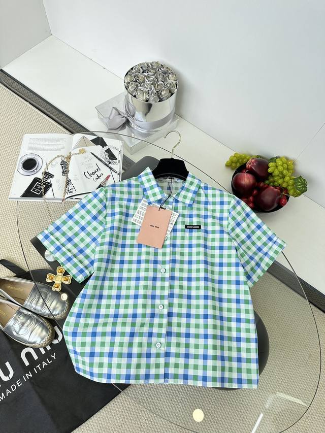 25Ss Lun's Shirt Has A Youthful Girlish Feel. I Really Won. The Green And Blu