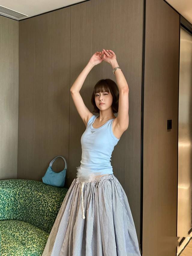 pra Pujia High Version Chest Letter Logo Triangle Badge Sleeveless Slim-Fitti