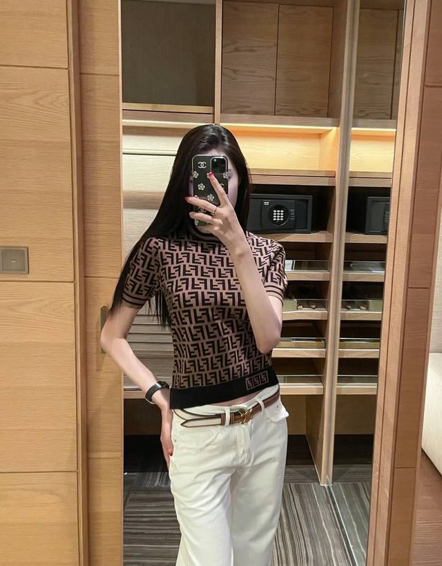 Counter Style Classic Double F Letter Logo Pattern Jacquard Round Neck Coffee Co