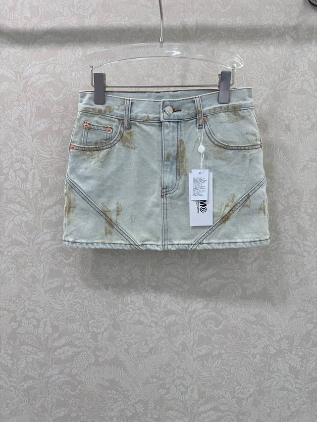 Margiela Mm6 25 Low-Waist Denim Skirt Continues The Brand Style And Is Unconvent
