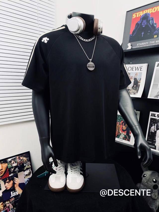 Descente high version 3D offset webbing casual short-sleeved T-shirt I have to r