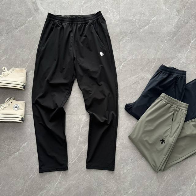 Descente men's outdoor sports leisure quick-drying casual pants, the fabric is t
