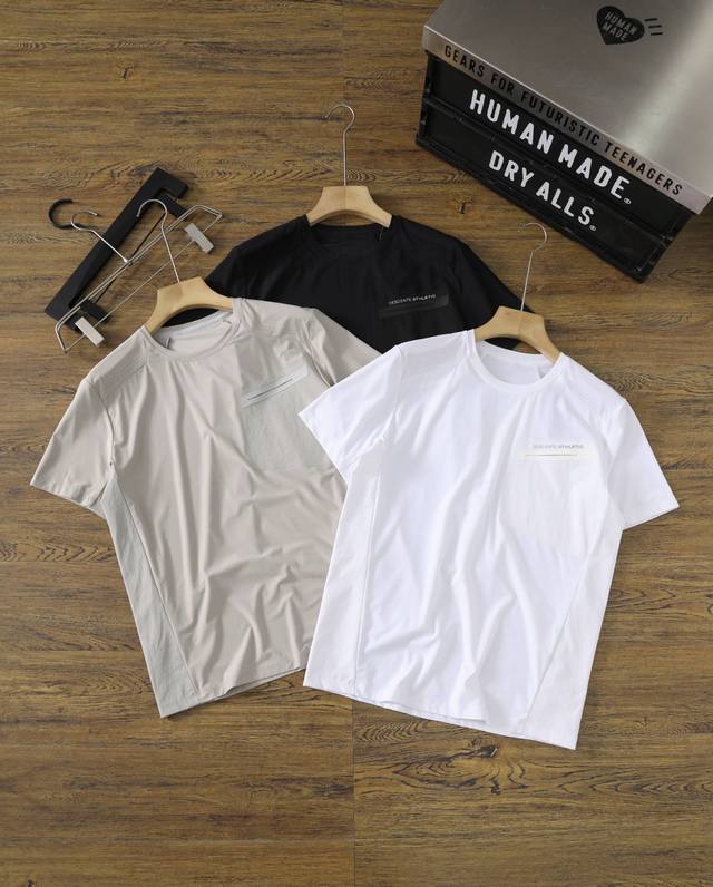 Descente's new comprehensive training sports fitness short-sleeved T-shirt for m