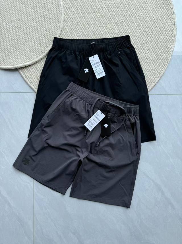 Descente Arrow 81 Series Light Outdoor Hiking Commuting Men's Woven Shorts Size: