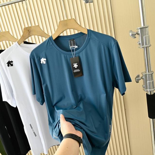 New high-end quality with a sense of ice Descente summer short-sleeved T-shirt q