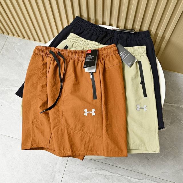 New Under Armour Johnson's three-color lightweight sports shorts with elastic wa