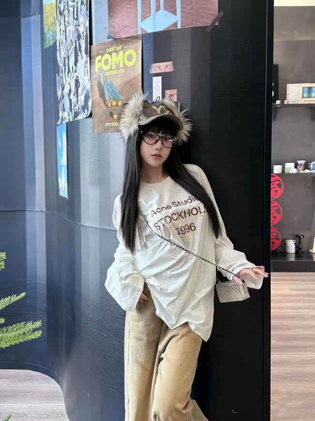 Ac hot diamond long-sleeved T-shirt Who would refuse an Acne white diamond long-