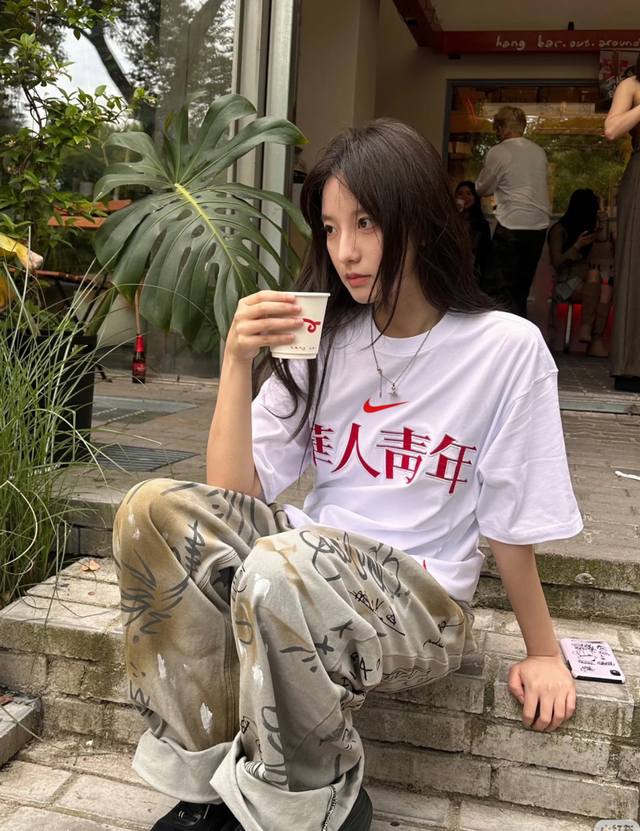Nike. Chinese Youth Red Hook White Couple Short Sleeve Loose Version T-shirt Col