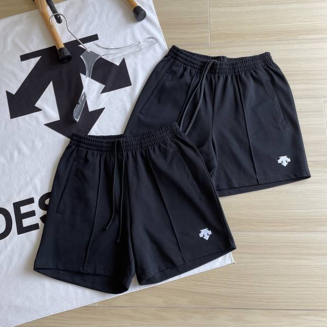 Main picture + details Descente solid color logo embroidered five-point breathab