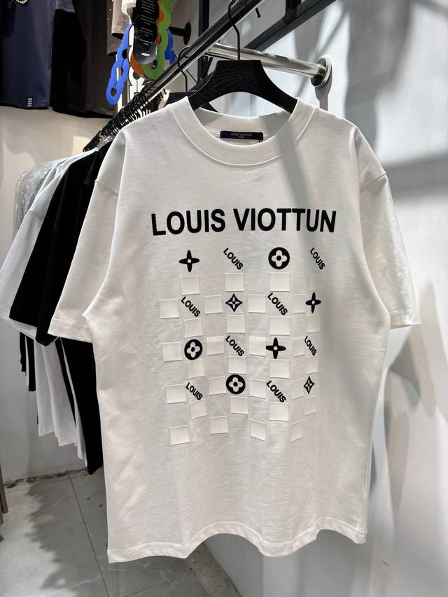 Style number: Zmr89# Lv Louis Vuitton three-dimensional chessboard silicone prin