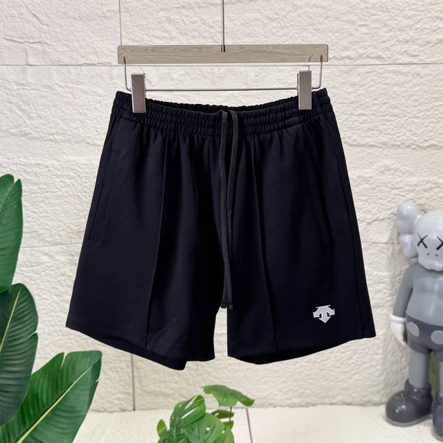 Descente solid color logo embroidered shorts breathable and comfortable casual s