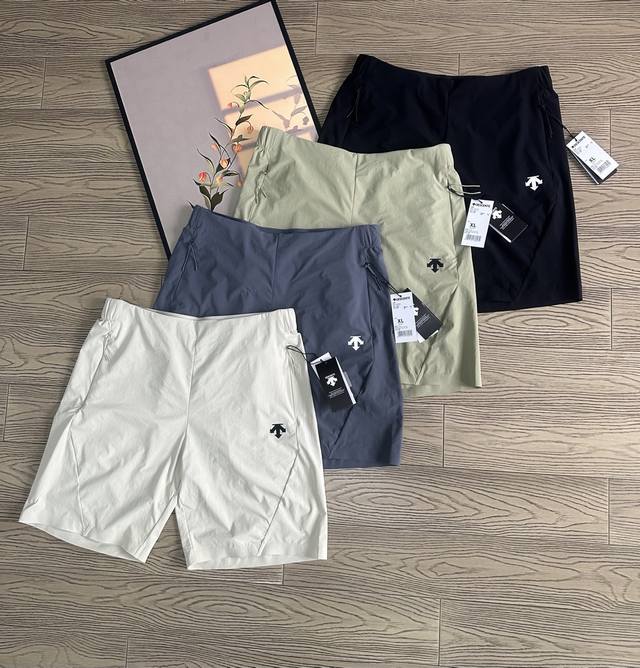 Descente's high-quality four-color new woven casual sports shorts are on sale on