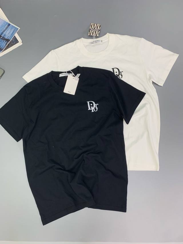Dior official website model with chest print round neck short sleeves Fabric: 32