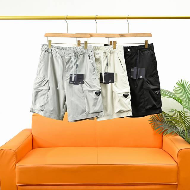 Prada 25Ss new summer outdoor sports casual shorts! To be honest, when I first r
