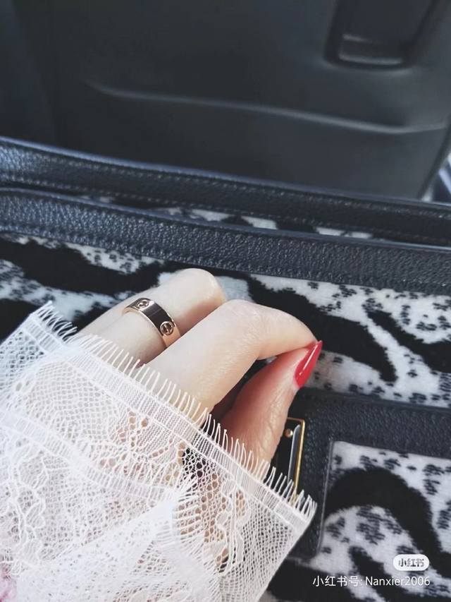Purchasing-level Cartier wide version classic couple ring without diamonds, neve