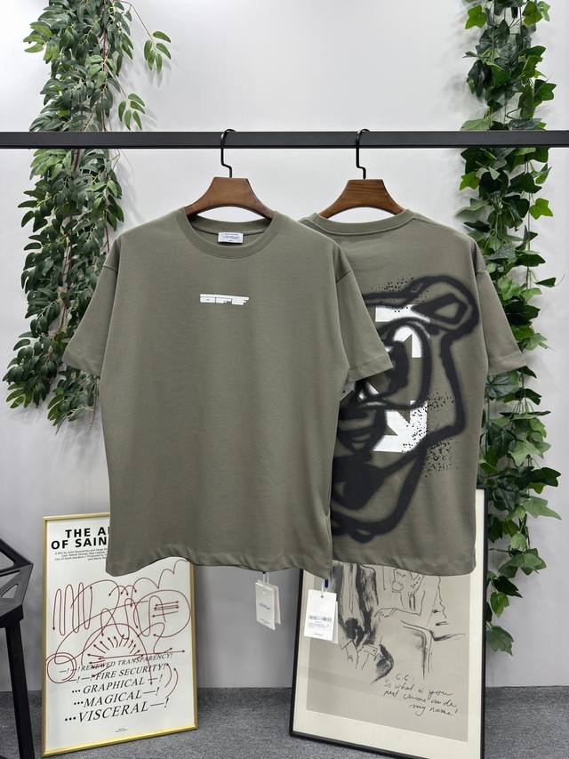 The latest spring and summer style Brand: Off-White Short-sleeved T-shirt depict