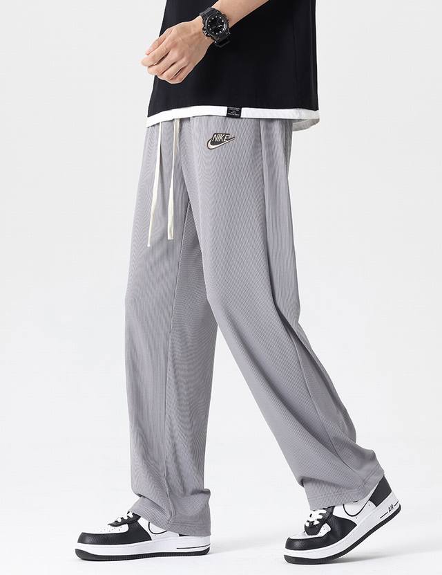 New Nike embroidered ice silk pants! Main model. Taobao main model, please send