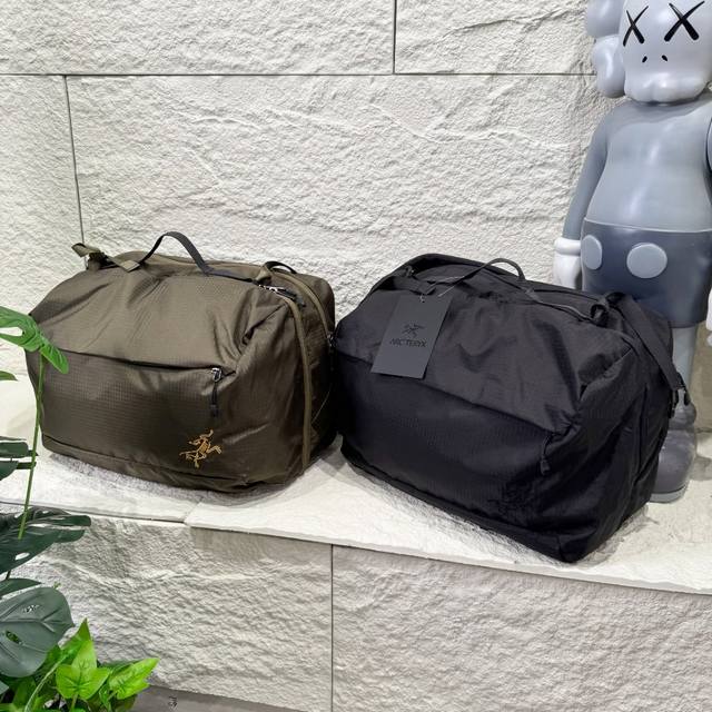 Arc'teryx Arcteryx men's and women's crossbody travel bags, oversized sports bag