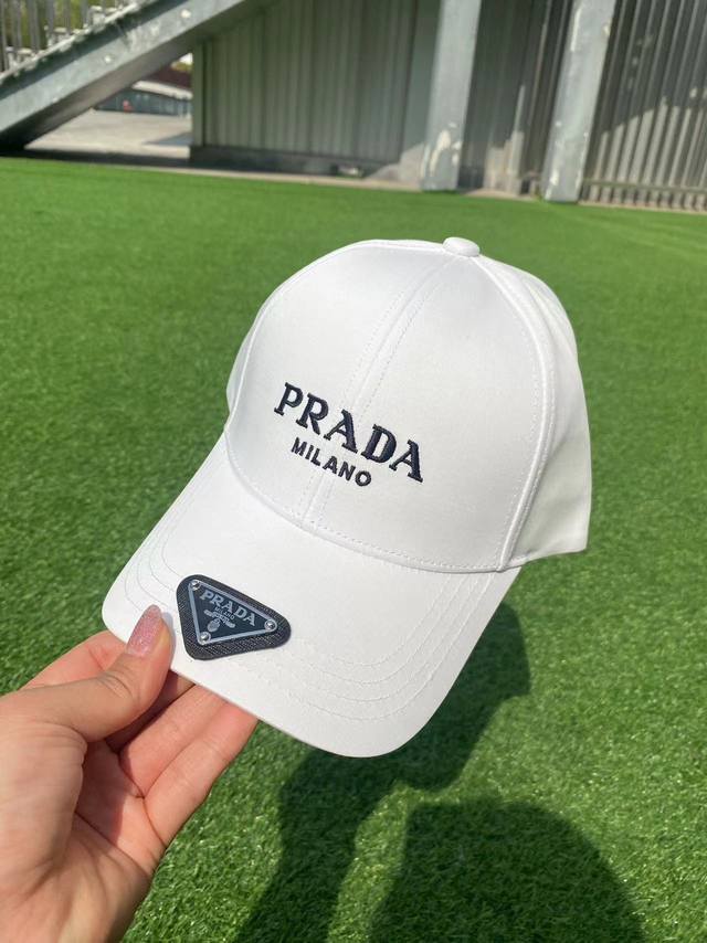 Prada Prada technology fabric waterproof triangle label metal label duckbill cap