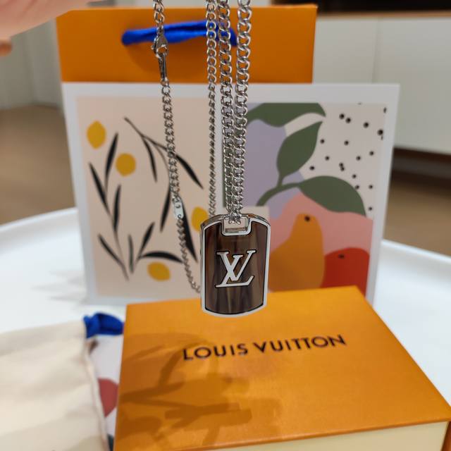 Top high-end boutique Louis Vuitton Louis Vuitton official website is selling Mo