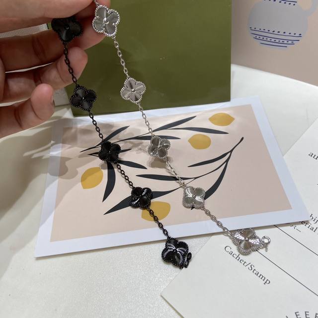 Purchasing the highest quality Van Cleef & Arpels Vca Four-leaf Clover Thor Blac