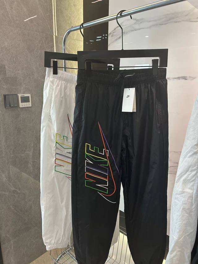 Nike 2025 sports woven big hook embroidered sports pants. My dears, don't miss t