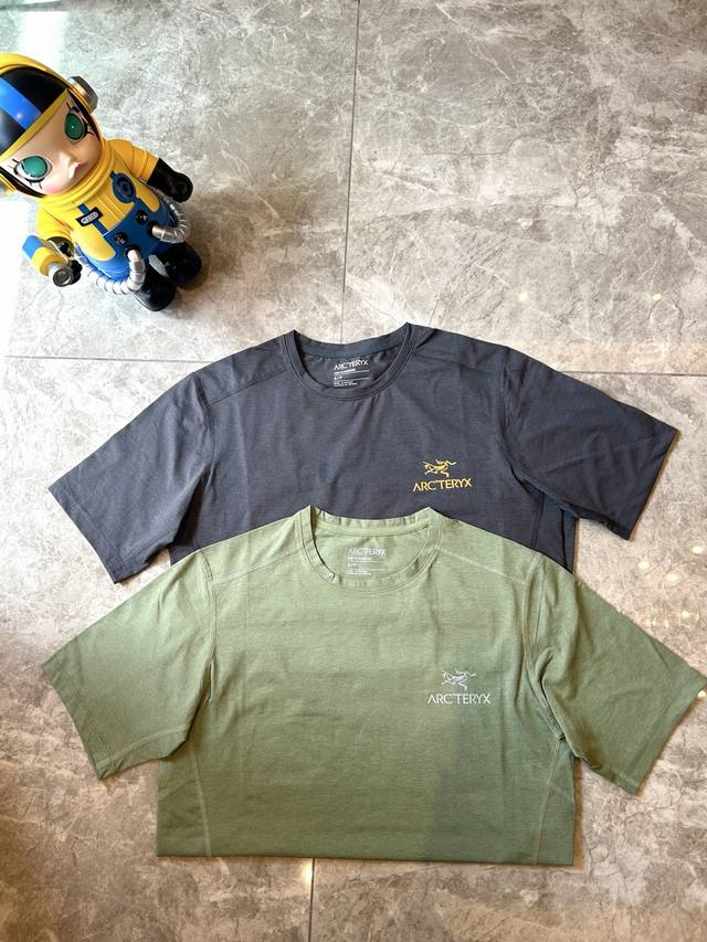 In stock Arc'teryx short-sleeved T-shirt, this is a cotton T-shirt designed for