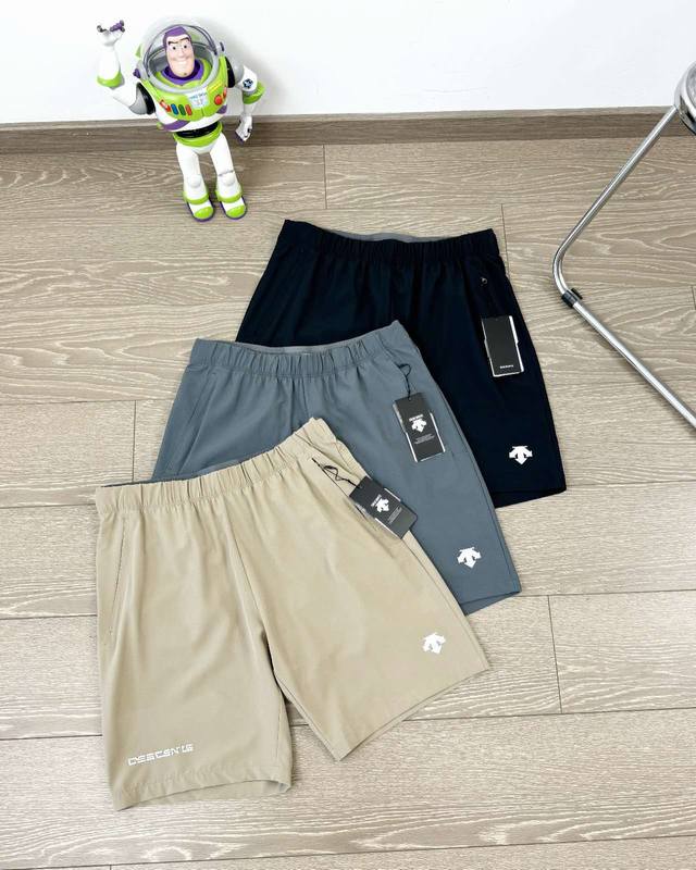 Brand: Descente Descente Business Casual Solid Color Sports Quick-Drying Shorts