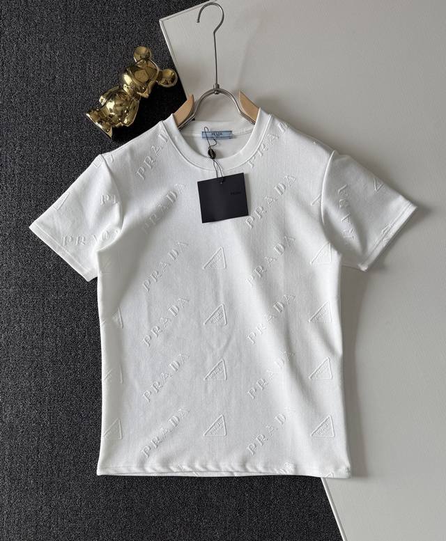 High quality Prada 3D convex dark pattern jacquard T-shirt! Exclusive new produc