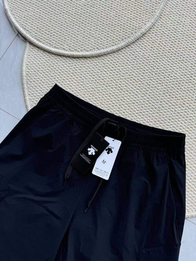 Descente Bleu series urban commuter sports men's woven shorts Waterproof, sun-pr