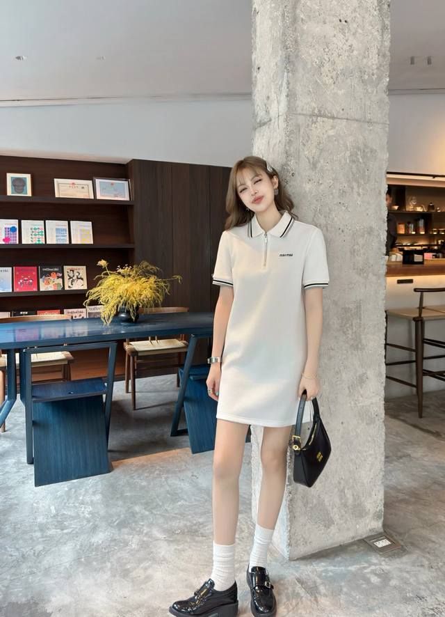 Retro and fashionable perfect combination