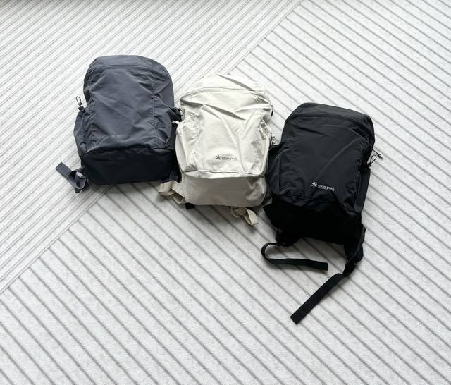 Snowpaek 17L Backpack Size: 28*12*42Cm Gray, black and off-white Snow Peak 17L b